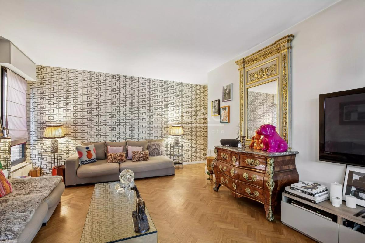 Boulogne - Terrasse au calme sur jardin, sans vis à vis exposée 