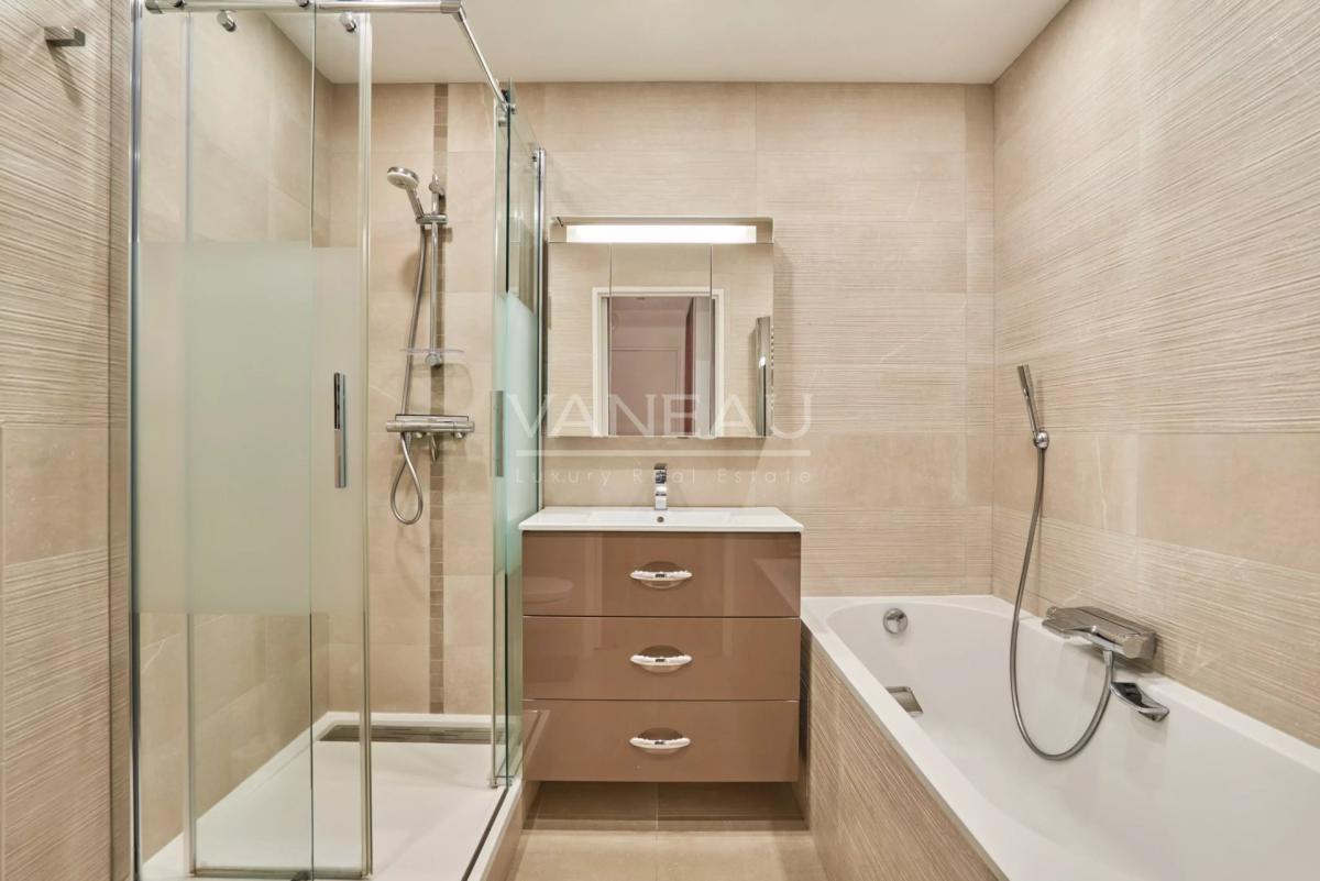 Neuilly-sur-Seine-Victor Hugo/Saussaye-Elégant appartement famil