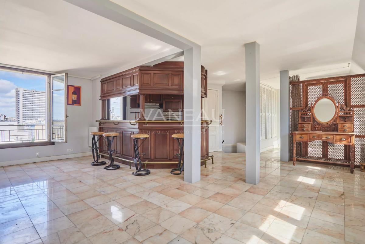 Paris XVeme –  Bergers/ Saint Charles– Loft atypique avec toit-t