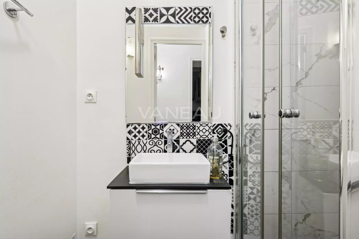 PARIS XVe -  Appartement deux pièces en parfait état / Rentabili