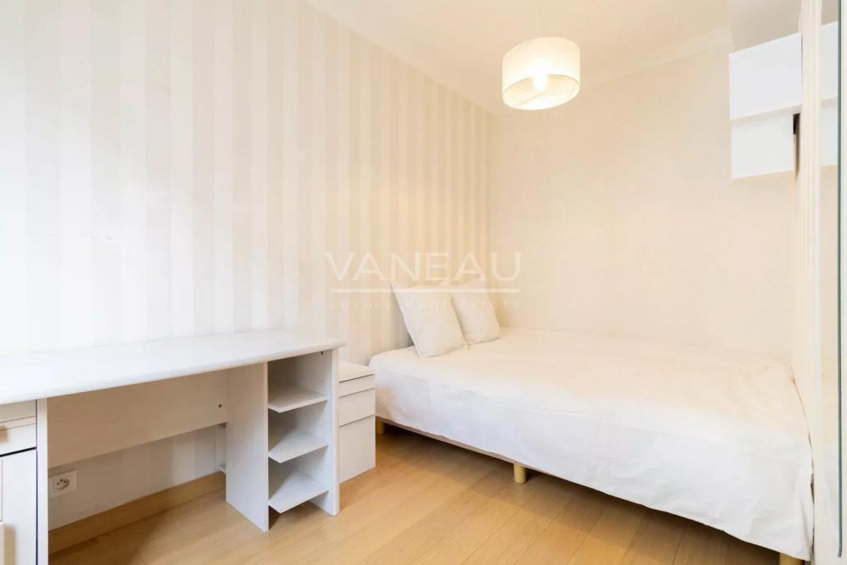 Paris XVIe - Porte Dauphine - Appartement spacieux de 4 chambres