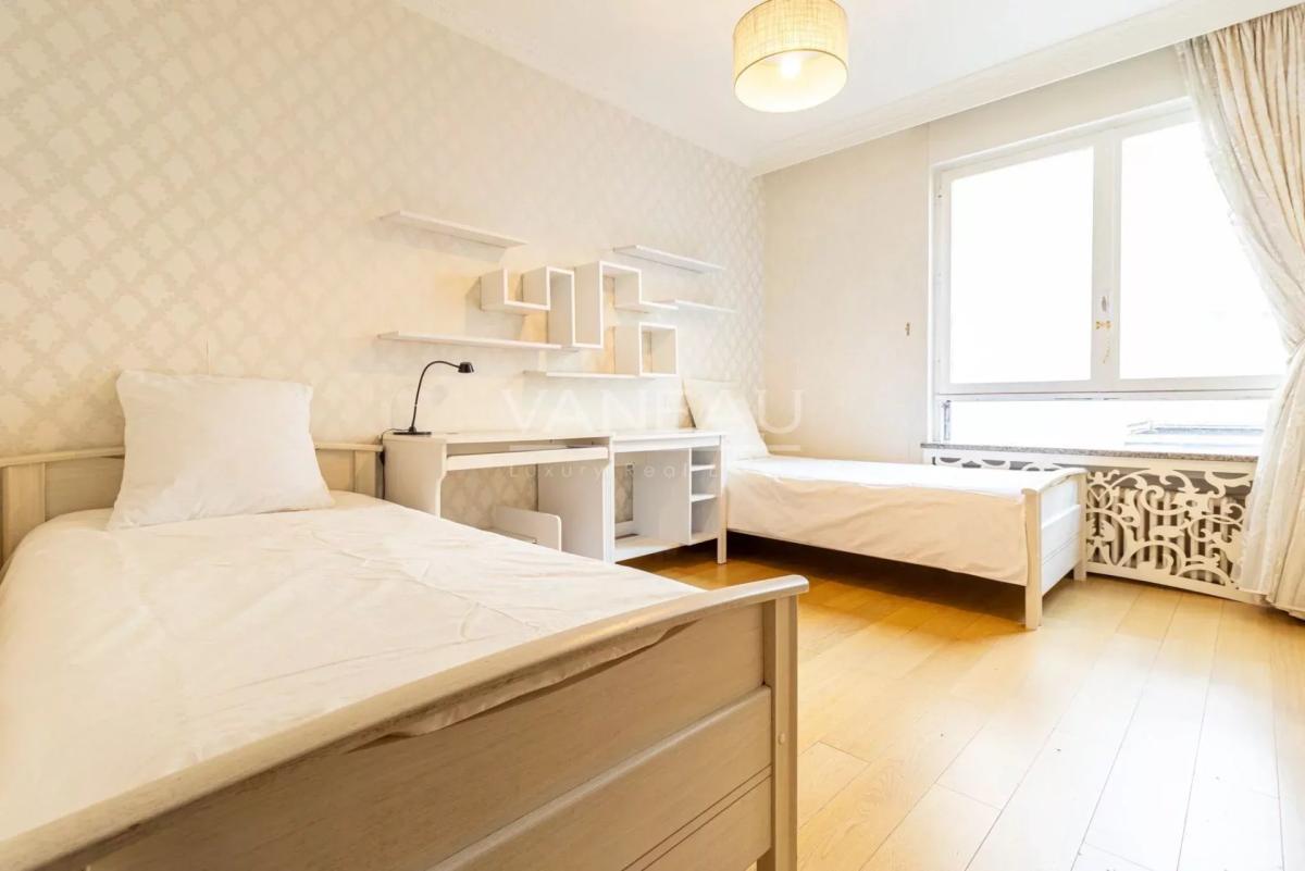 Paris XVIe - Porte Dauphine - Appartement spacieux de 4 chambres