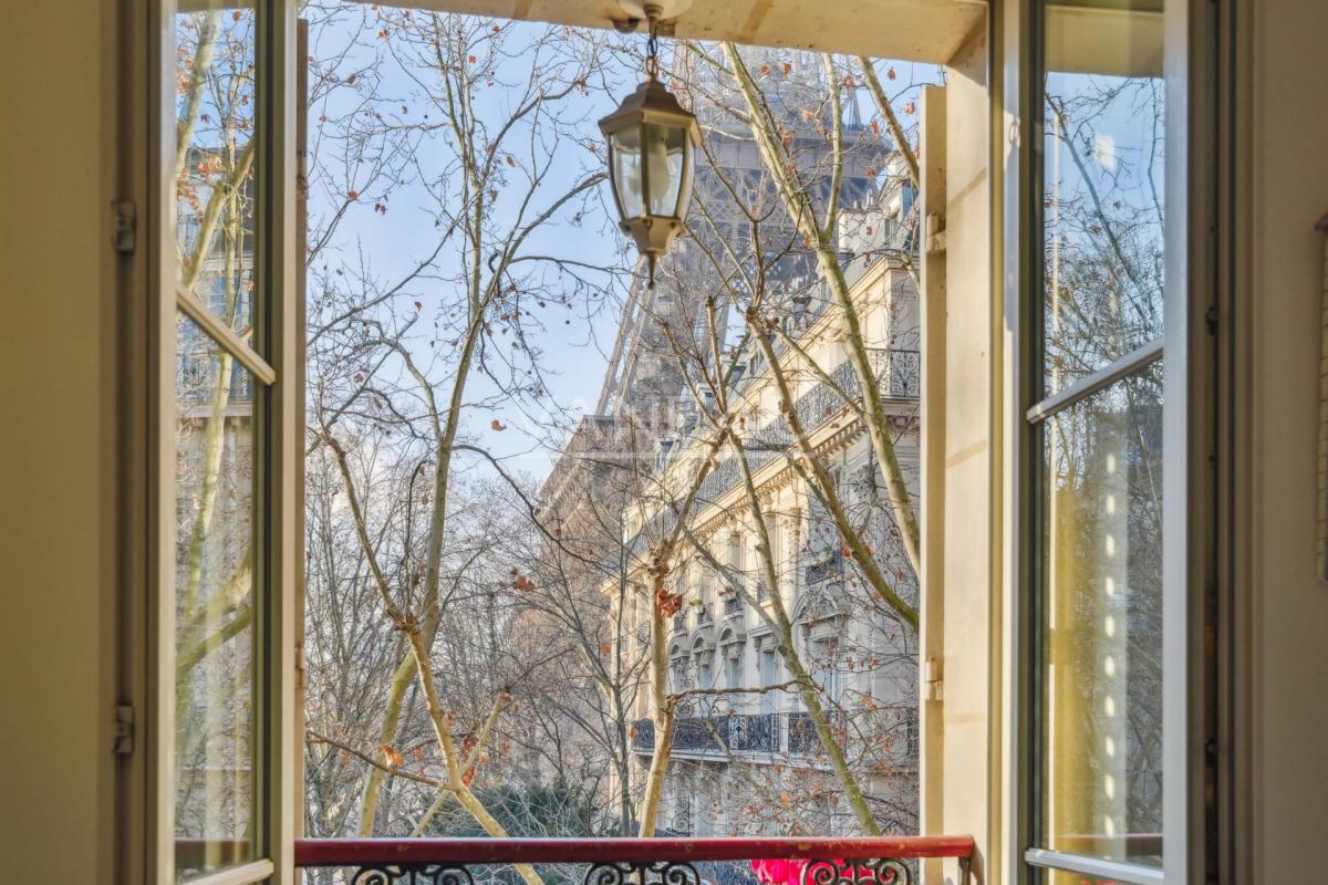 Gros Caillou - Vue Tour Eiffel