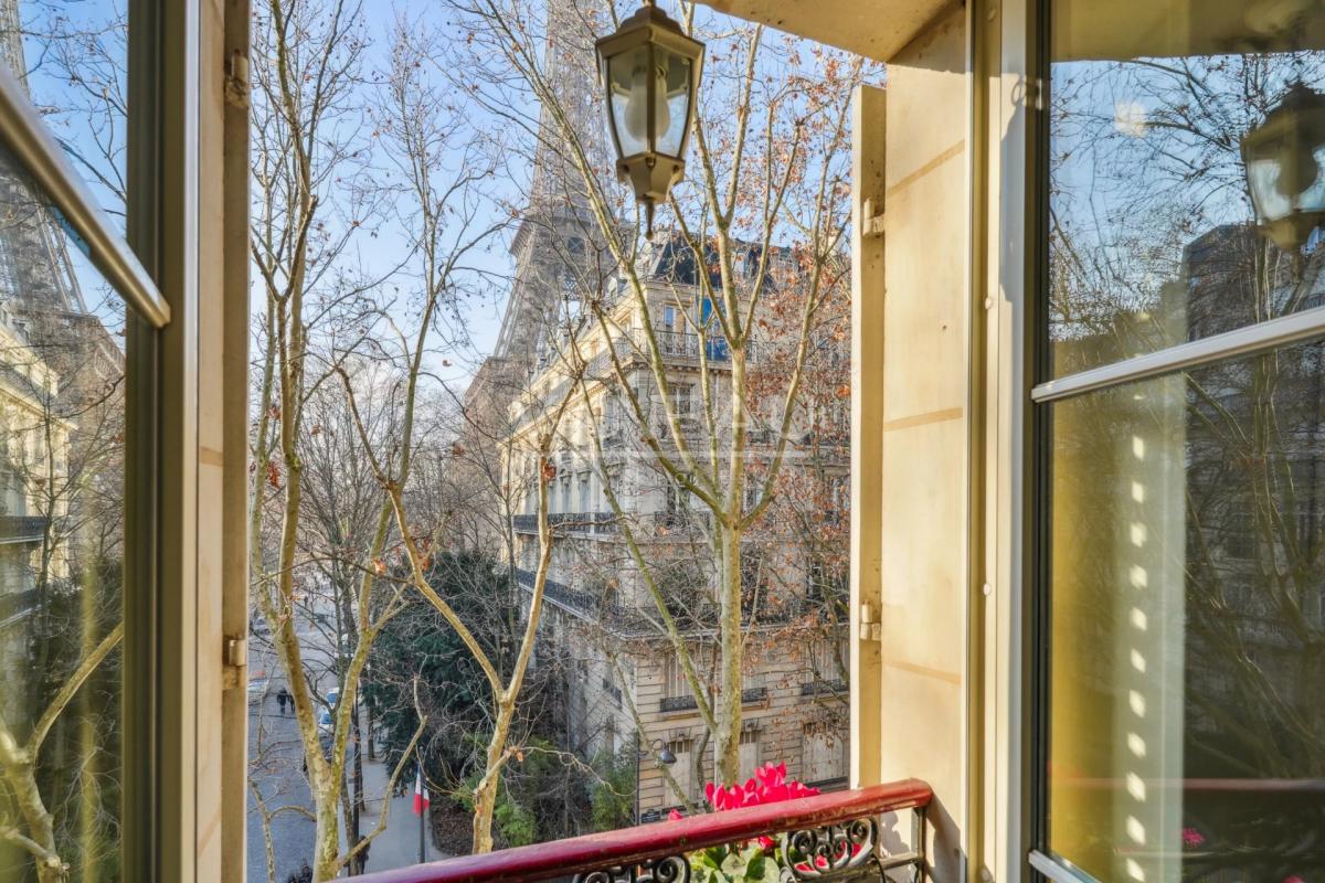 Gros Caillou - Vue Tour Eiffel