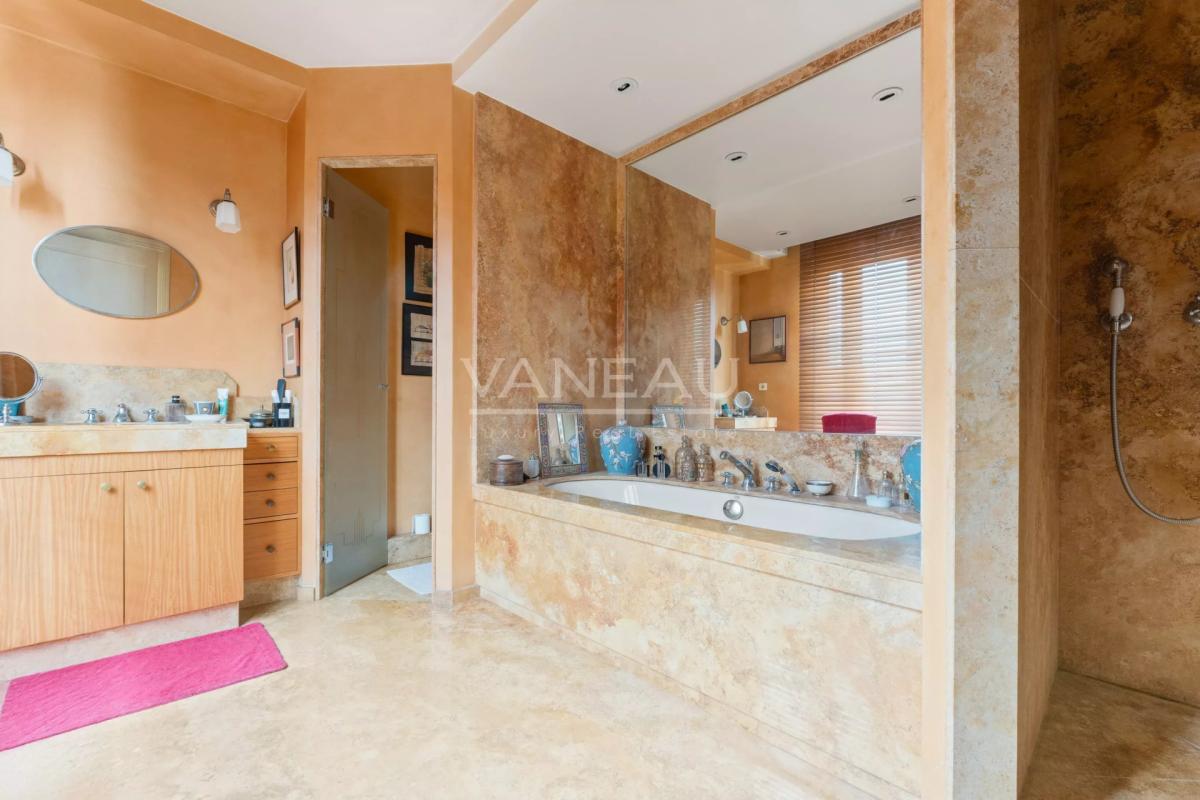 Prestigious 234 m² Apartment with Eiffel Tower Views
