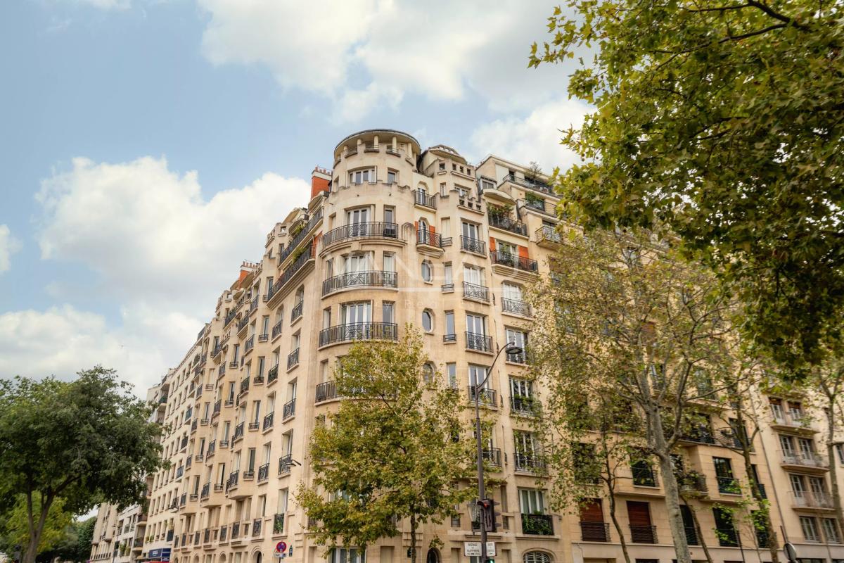 Prestigious 234 m² Apartment with Eiffel Tower Views