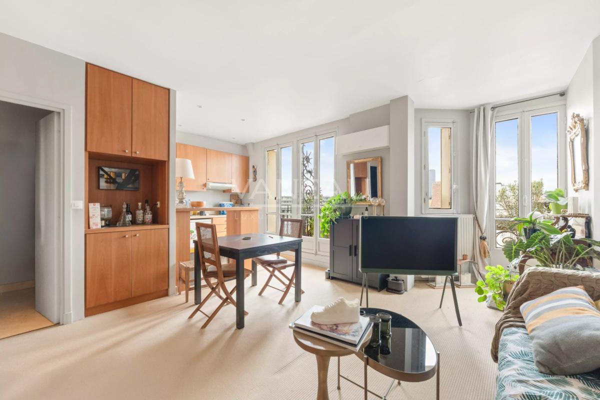Prestigious 234 m² Apartment with Eiffel Tower Views