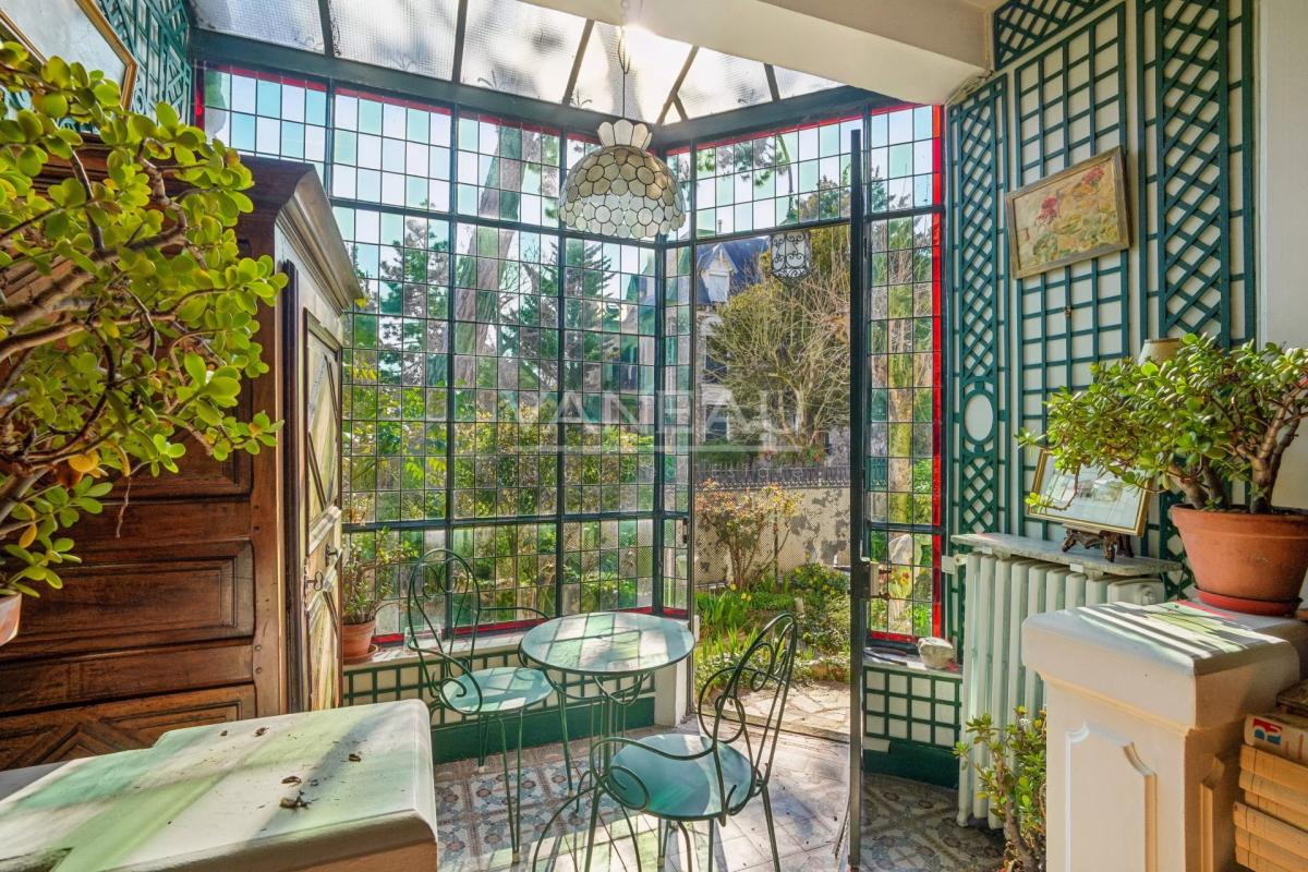 ASNIERES SUR SEINE - Hôtel particulier avec jardin
