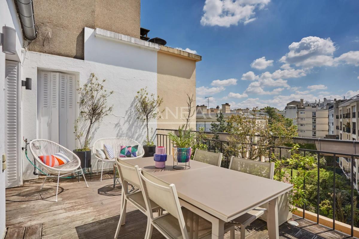 Neuilly sur Seine - Château - Dernier étage terrasse de plain-pi
