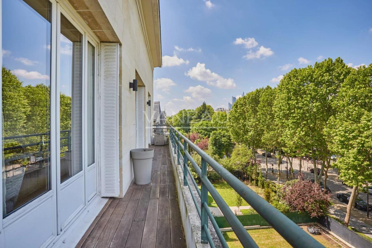 Neuilly sur Seine - Château - Dernier étage terrasse de plain-pi