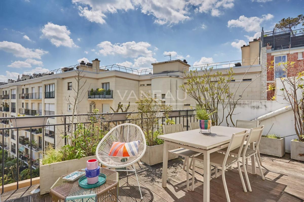 Neuilly sur Seine - Château - Dernier étage terrasse de plain-pi