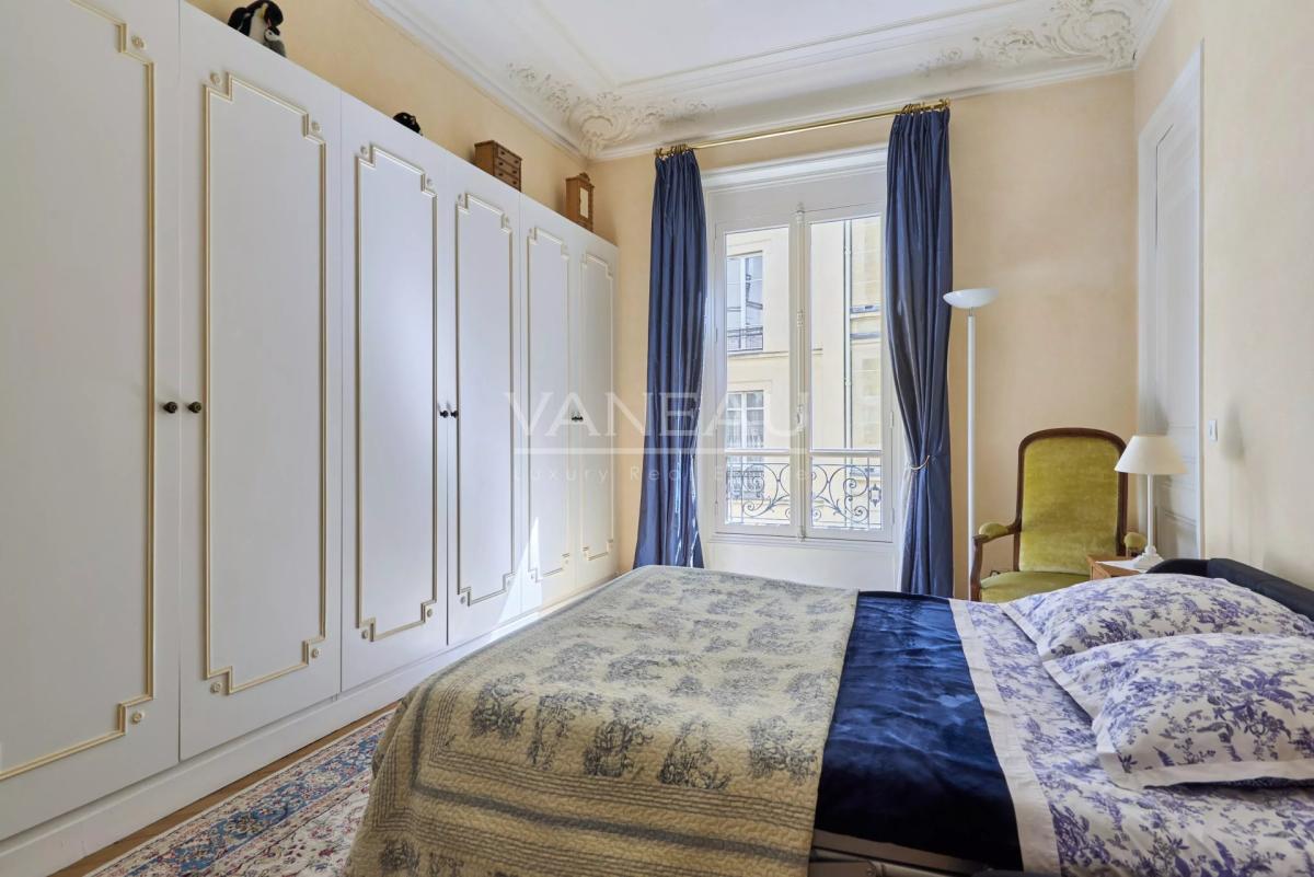 Paris VIIIe– Quartier Europe--Appartement familial et de récepti