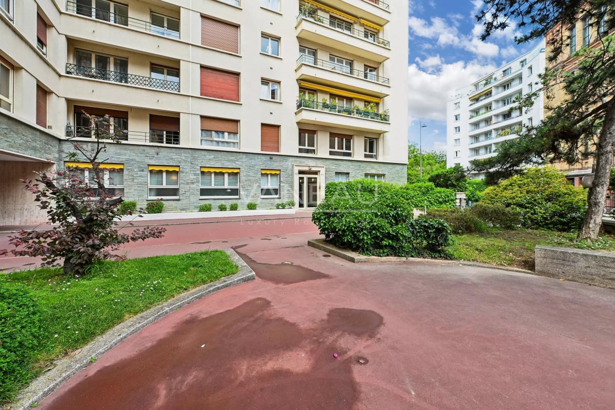 Paris 15ème - Lumineux 3 pièces avec balcon et vue dégagée
