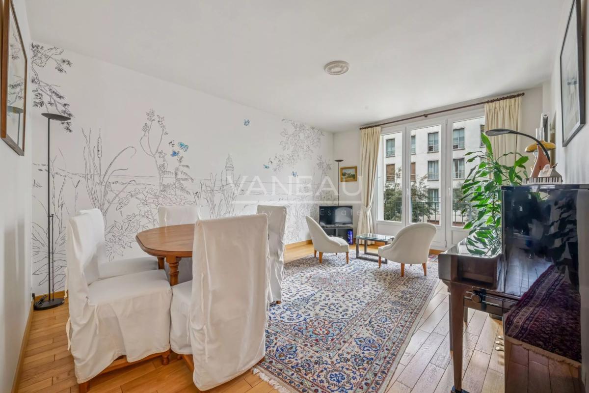 Paris XVe - Appartement trois pièces avec balcon - Parking inclu