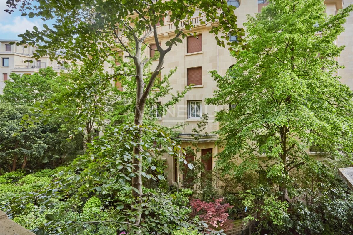 Paris XVIe - Immeubles Walter - Appartement familial et de réception de grand standing - Quatre chambres.