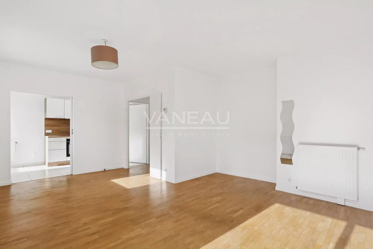 Exclusivité : Trois pièces avec balcon en étage