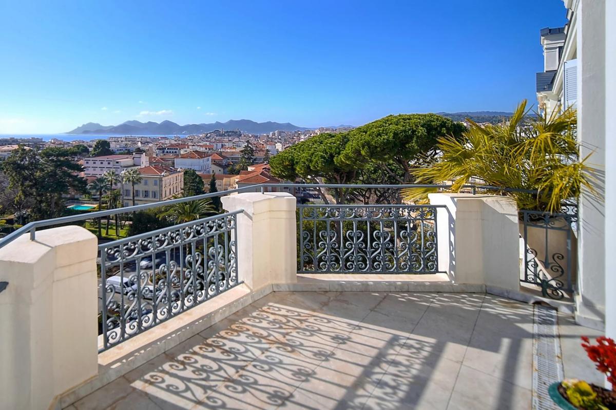 CANNES MONTFLEURY - APPARTEMENT 6 PIECES BOURGEOIS