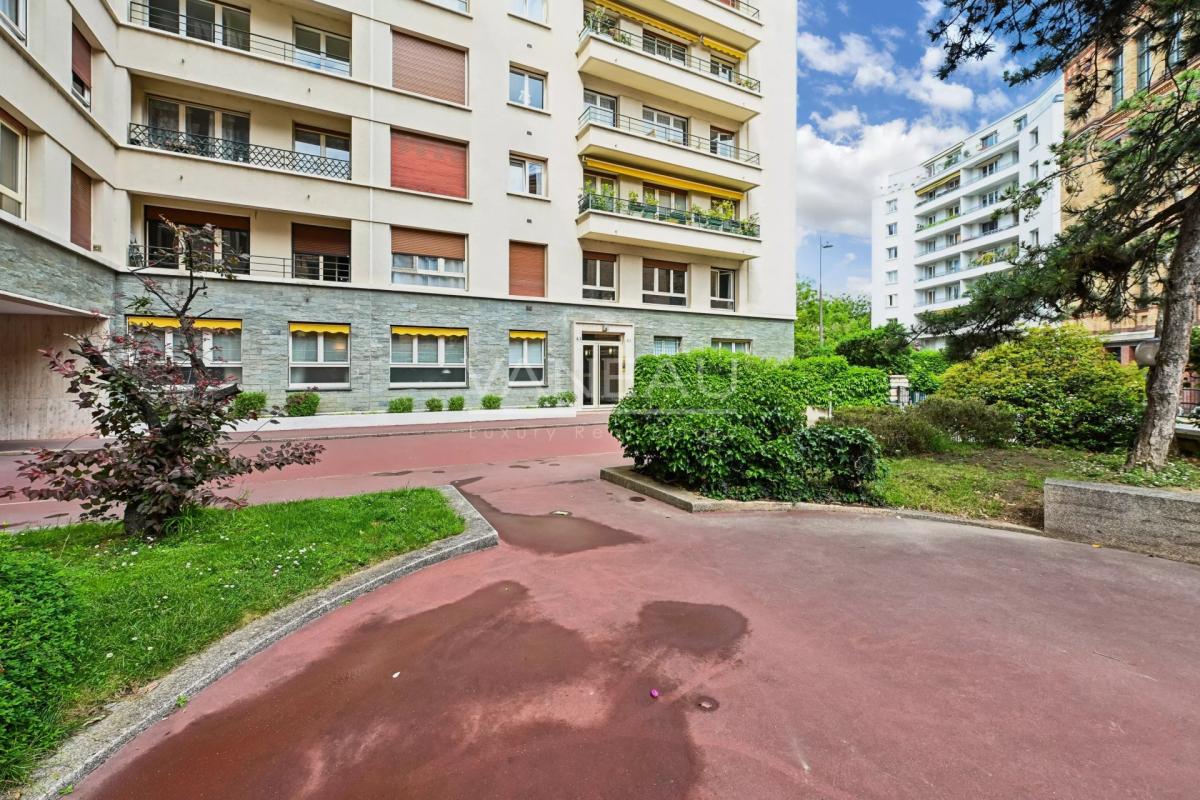 Paris 15ᵉ - Lumineux 3 pièces avec balcon et vue dégagée
