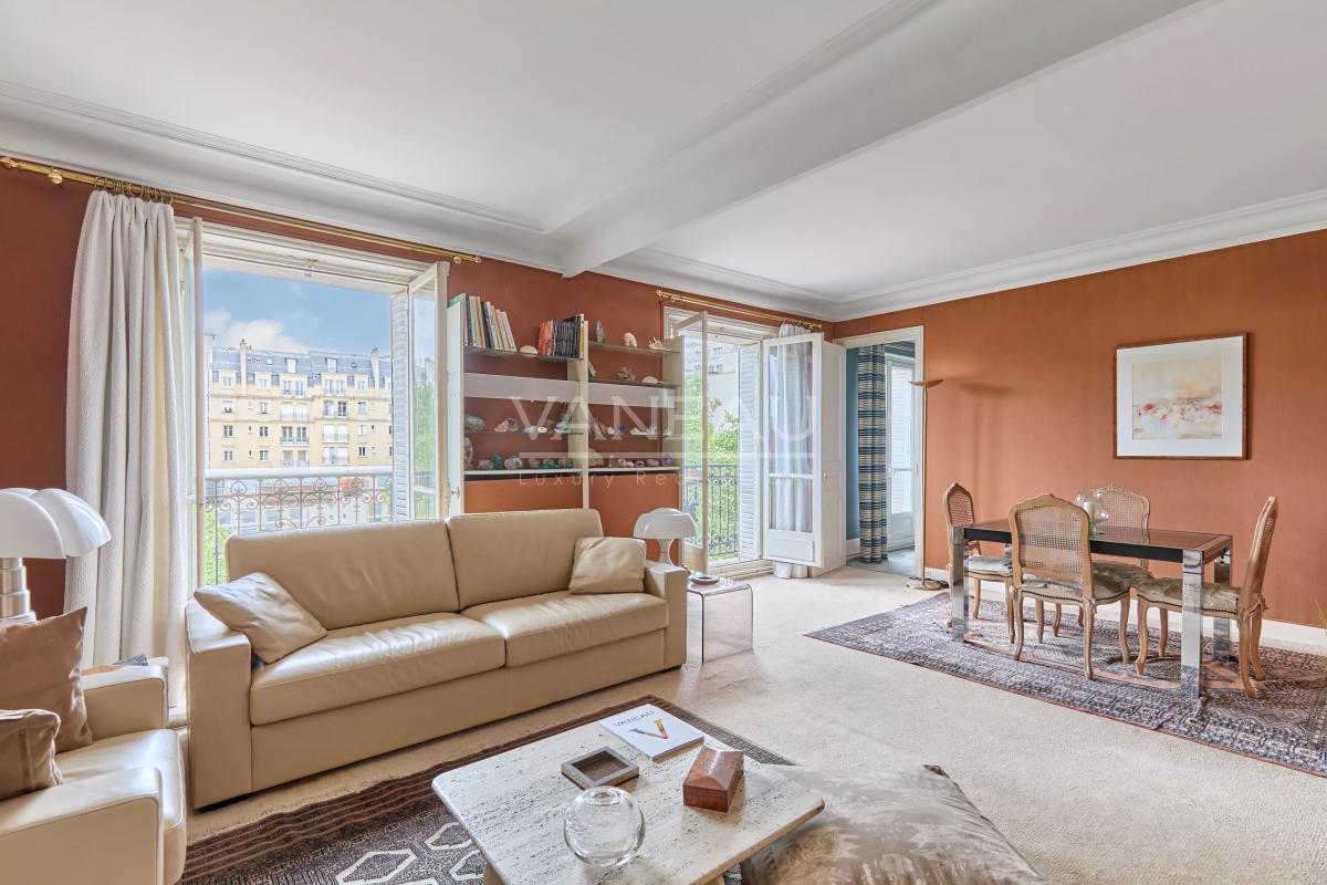 Paris XVe - Volontaires - Appartement en étage élevé