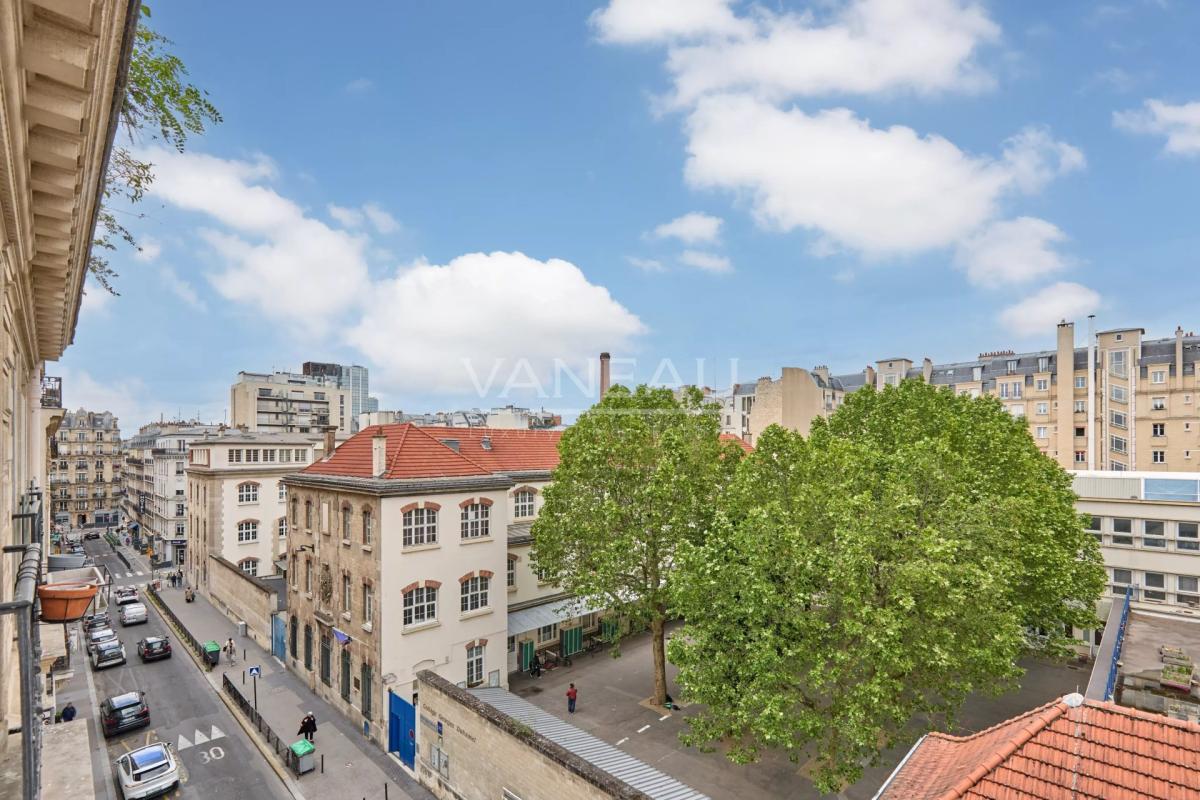 Paris XVe - Volontaires - Appartement en étage élevé