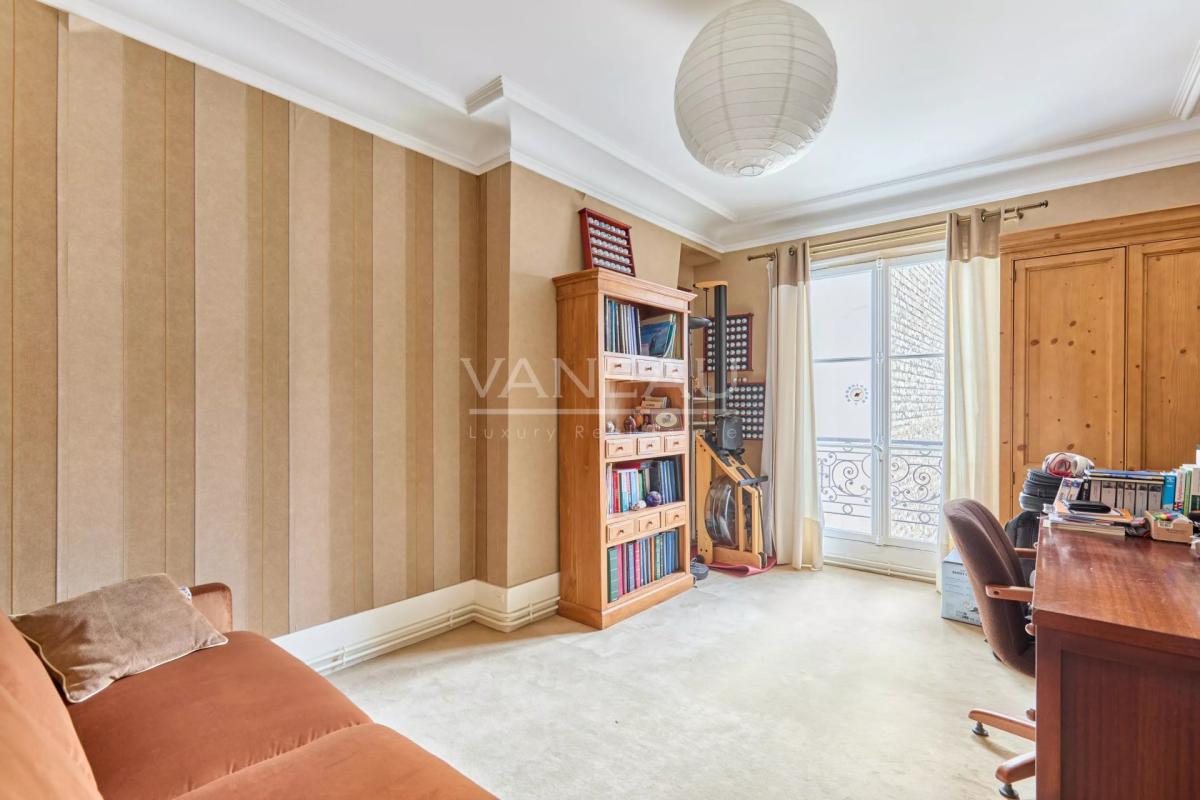 Paris XVe - Volontaires - Appartement en étage élevé