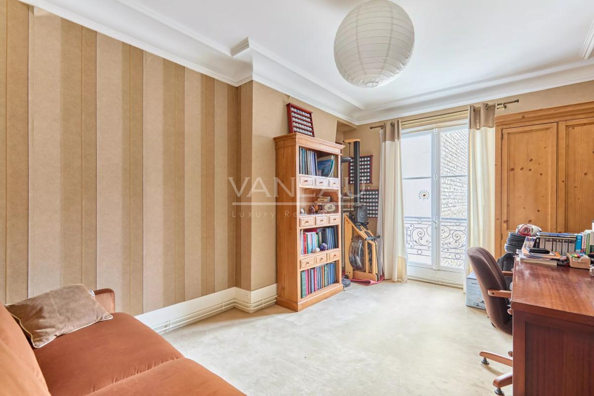Paris XVe - Volontaires - Appartement en étage élevé