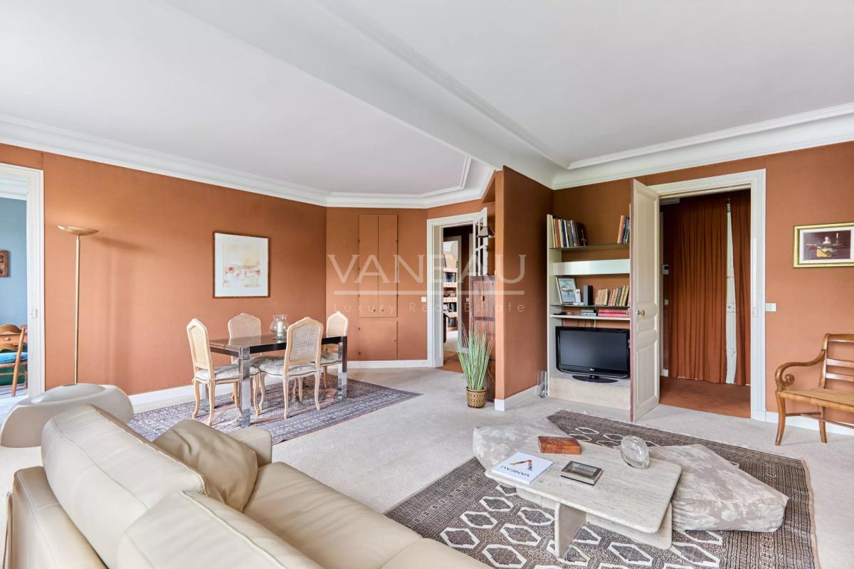 Paris XVe - Volontaires - Appartement en étage élevé