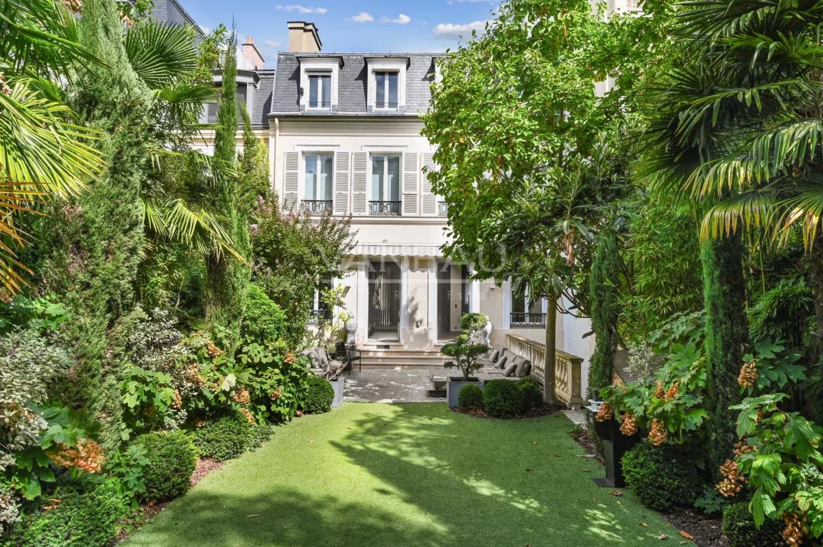 HOTEL PARTICULIER - NEUILLY - BOIS
