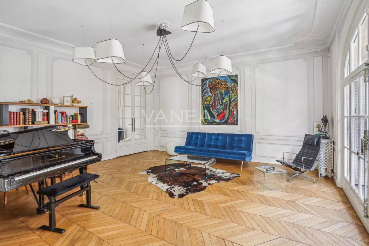 Paris VIII - Appartement familial, de réception ou à usage profe