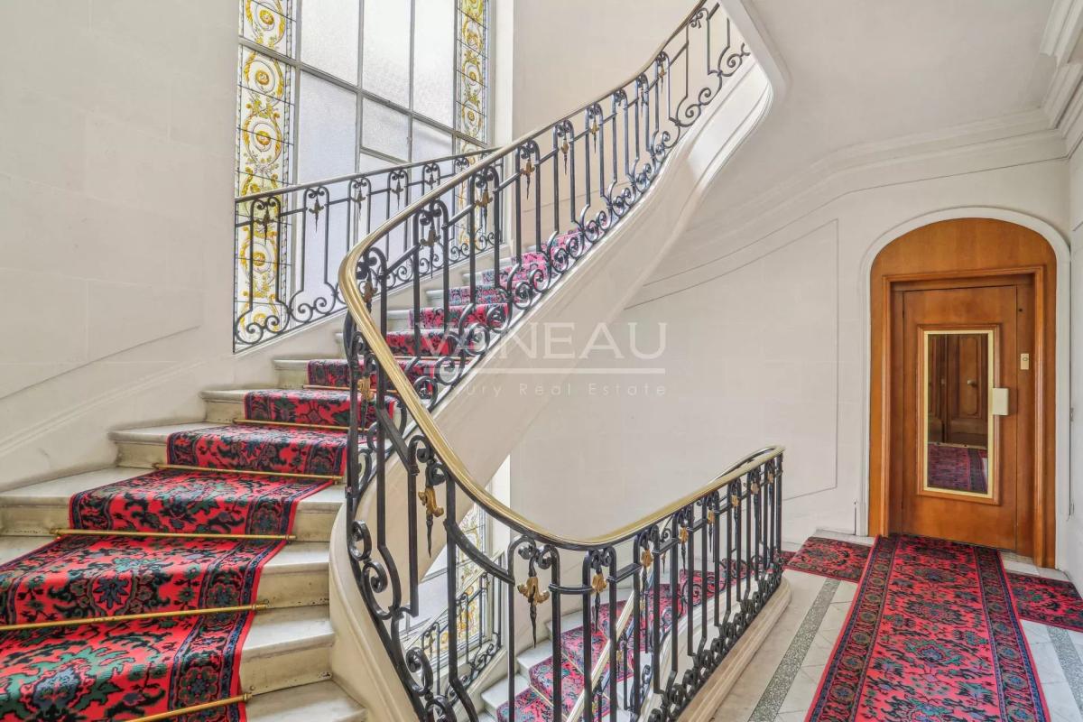 Paris VIII - Appartement familial, de réception ou à usage profe