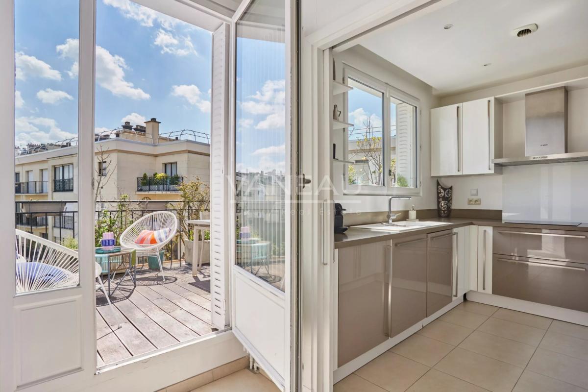 Neuilly sur Seine - Château - Dernier étage terrasse de plain-pi