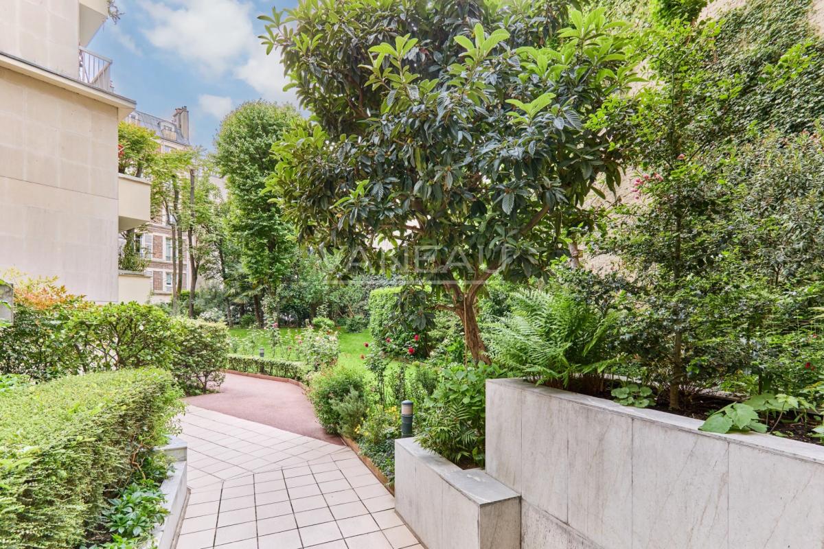 Paris VIe - Studio sur jardin Assas