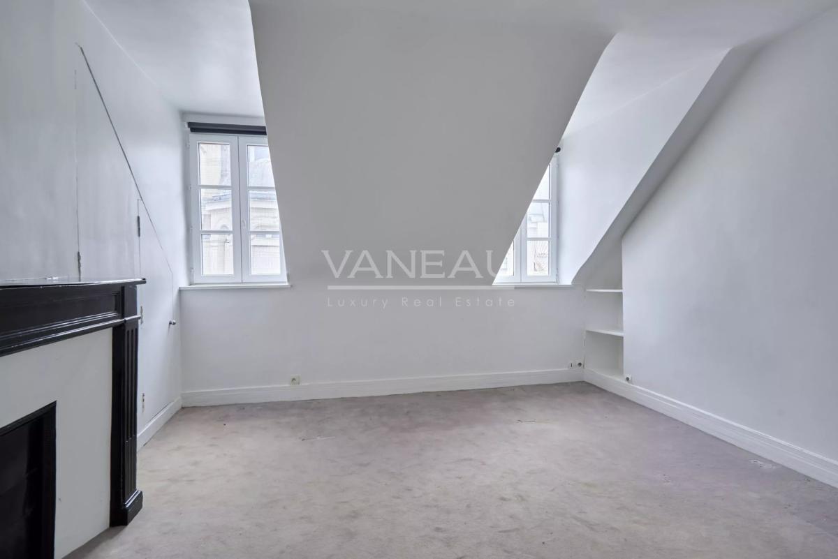 Paris VII - Verneuil - Appartement deux pièces (à réunir) traver