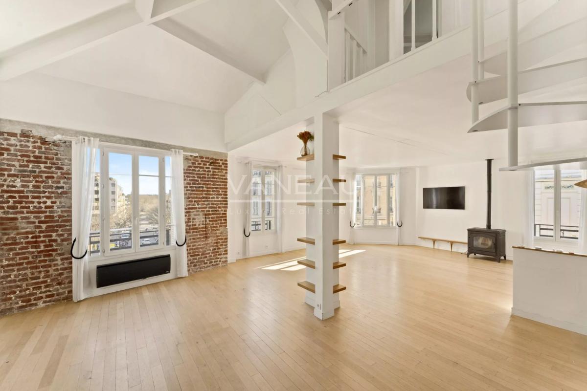 Duplex esprit loft au centre ville - Dernier étage
