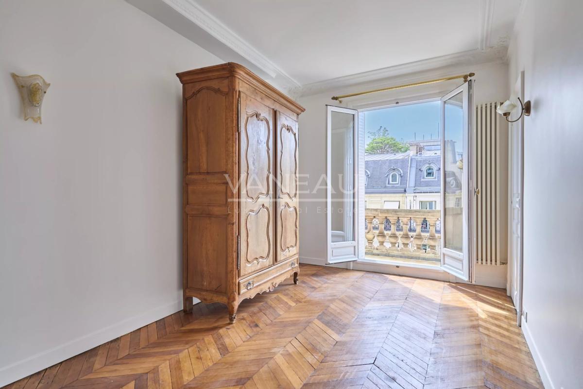 Derniers étages  de standing rare - Balcon en pierre - Vue dégag
