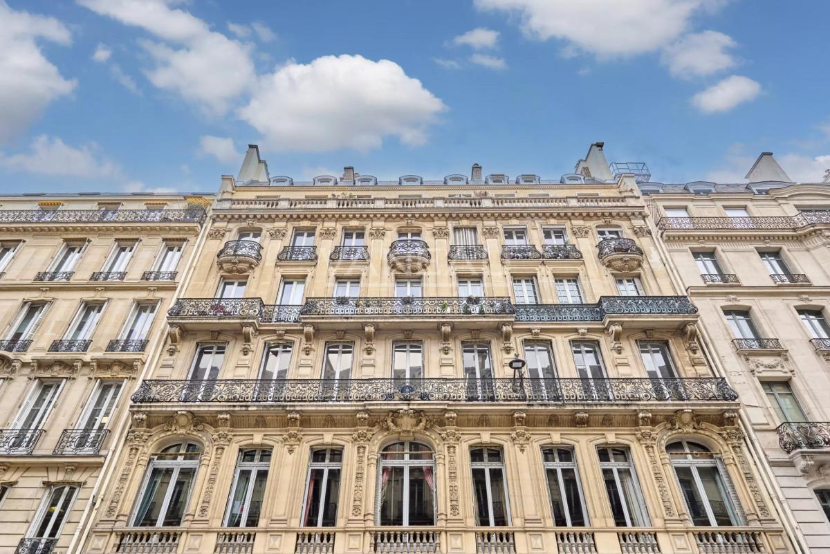 Derniers étages  de standing rare - Balcon en pierre - Vue dégag