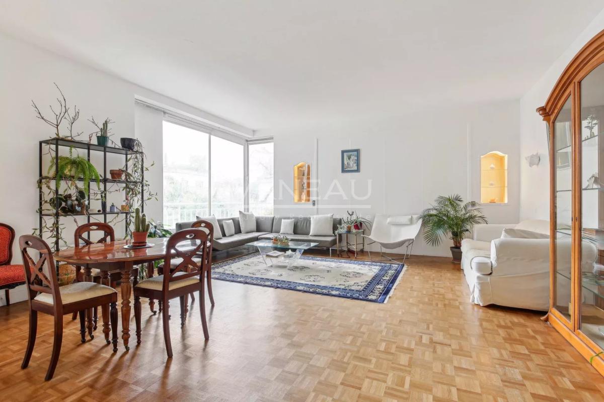 Neuilly - Appartement familial avec balcon sur jardin