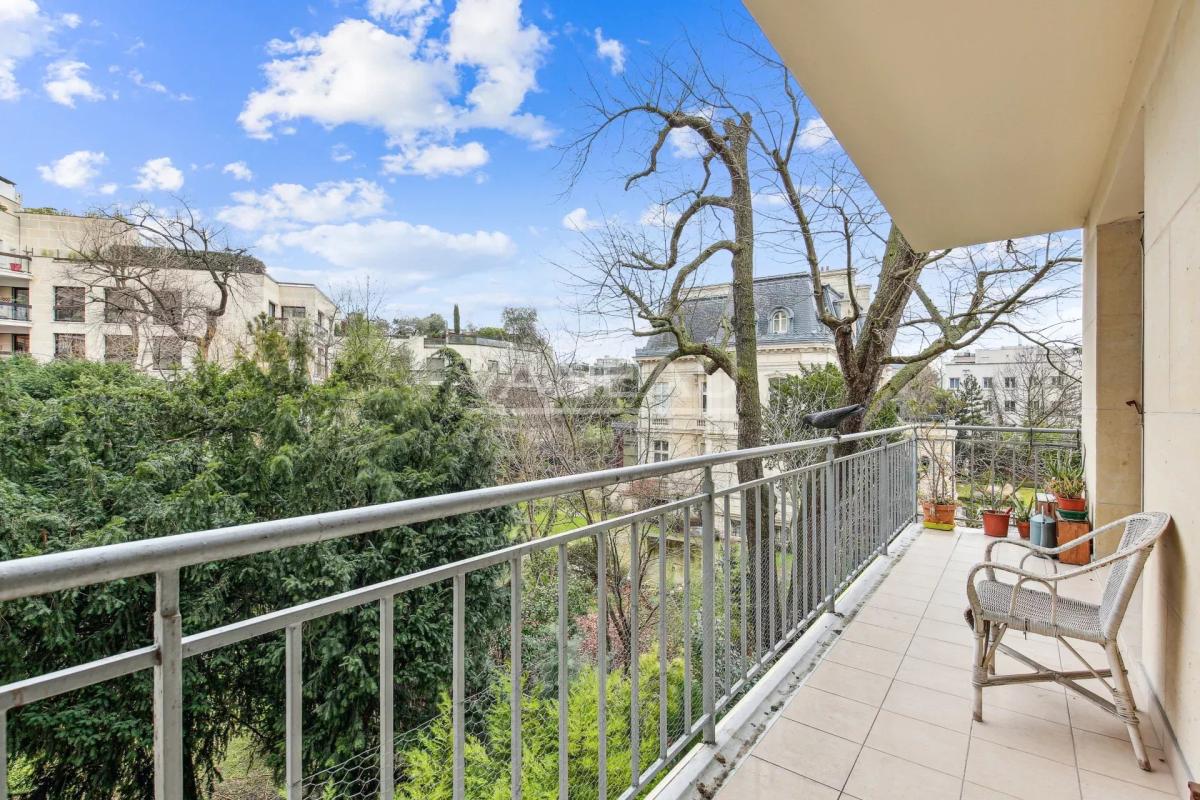 Neuilly - Appartement familial avec balcon sur jardin