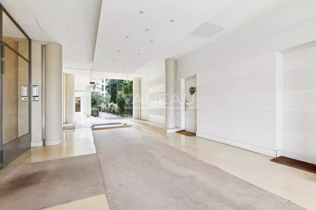 Neuilly - Appartement familial avec balcon sur jardin