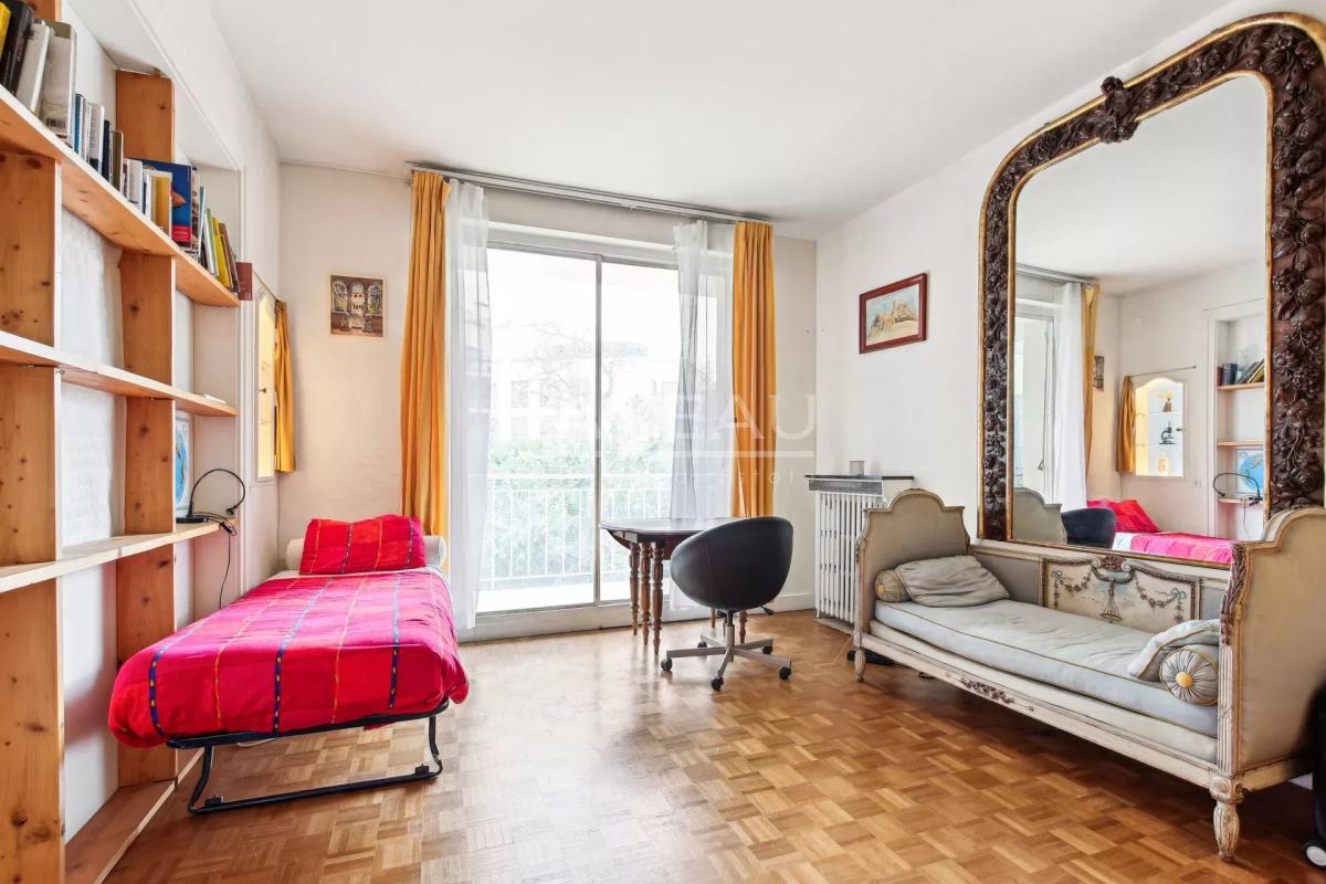 Neuilly - Appartement familial avec balcon sur jardin