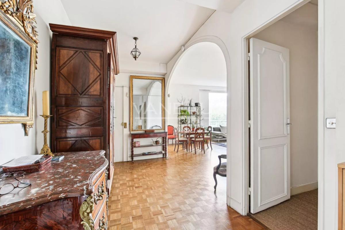 Neuilly - Appartement familial avec balcon sur jardin