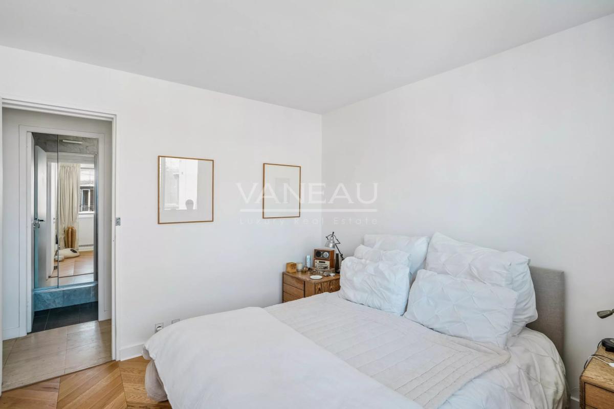 PARIS XVIe – Jasmin – 7ème étage avec Terrasse  de plain-pied.