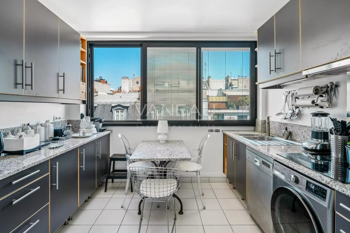 PARIS XVIe – Jasmin – 7ème étage avec Terrasse  de plain-pied.