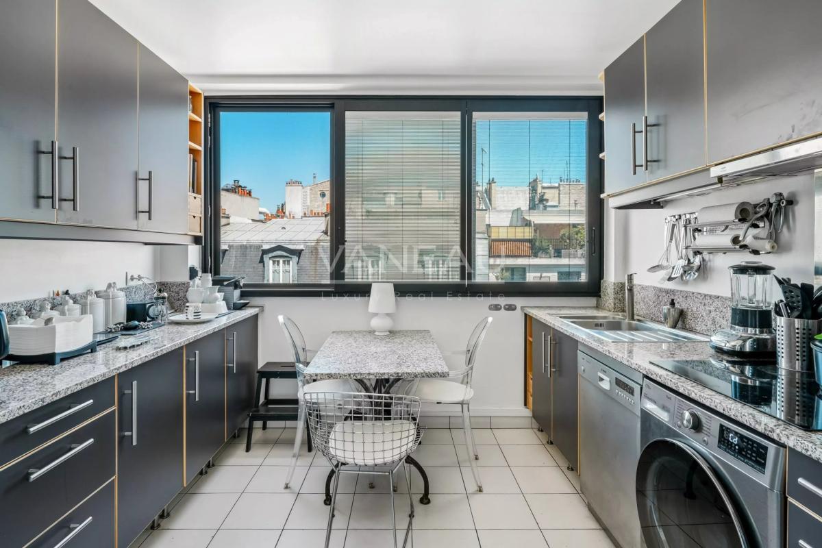 PARIS XVIe – Jasmin – 7ème étage avec Terrasse  de plain-pied.