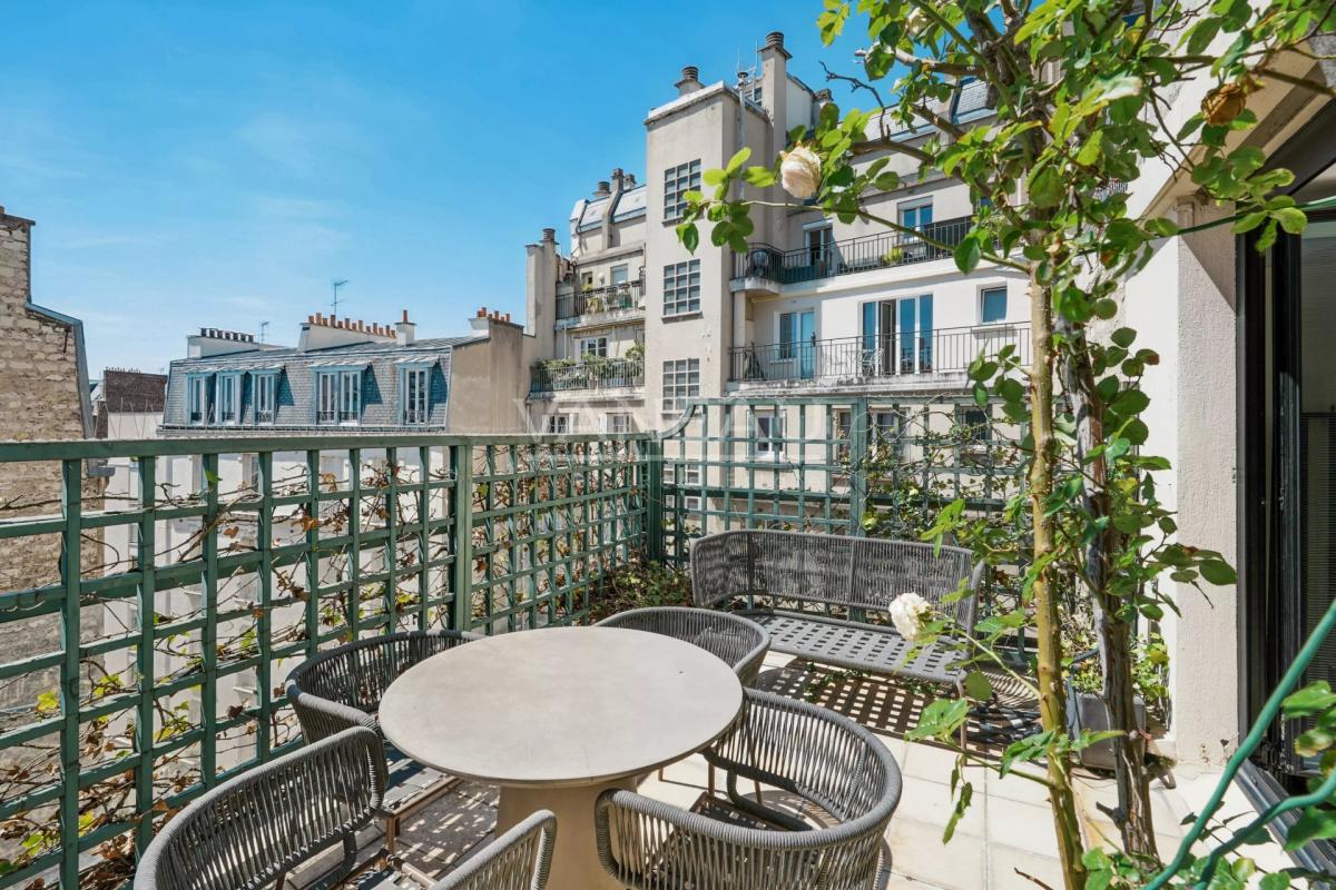 PARIS XVIe – Jasmin – 7ème étage avec Terrasse  de plain-pied.