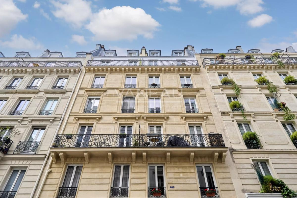 Paris IXe – rue frochot – deux pièces à rénover au cœur d’un qua