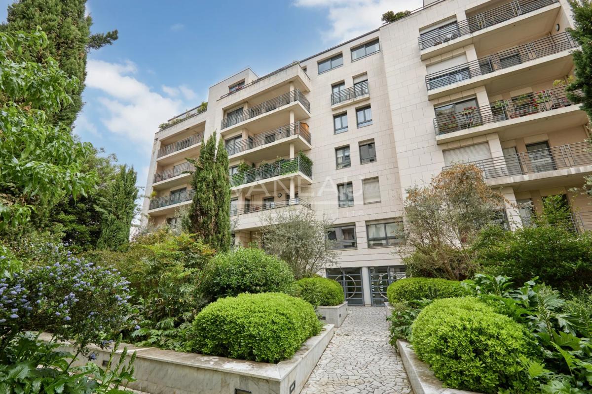Appartement familial 4 chambres avec balcon et terrasse