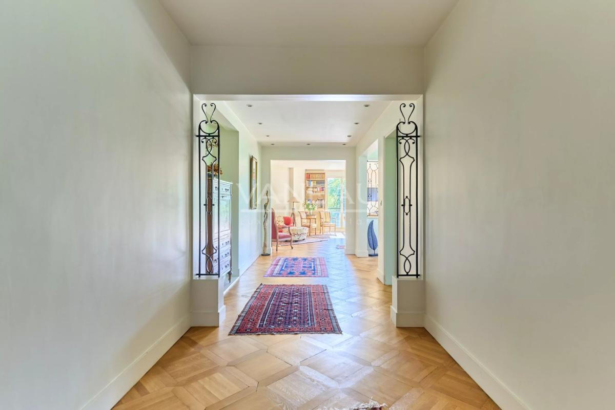 PARIS XVIe - Henri Martin - Appartement familial d'angle Etage E