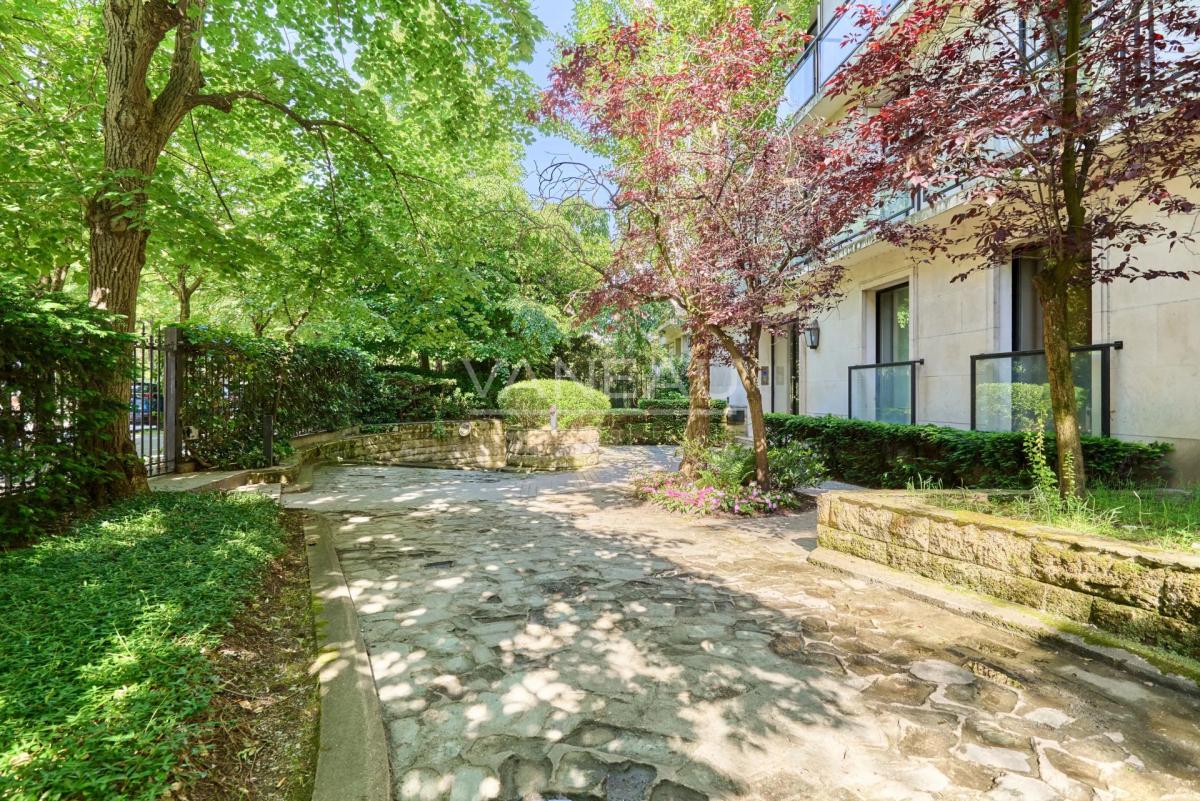 PARIS XVIe - Henri Martin - Appartement familial d'angle Etage E