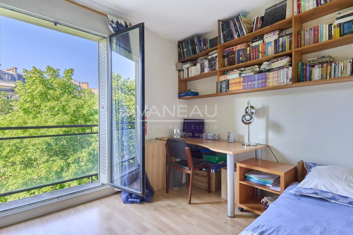 PARIS XVIe - Henri Martin - Appartement familial d'angle Etage E
